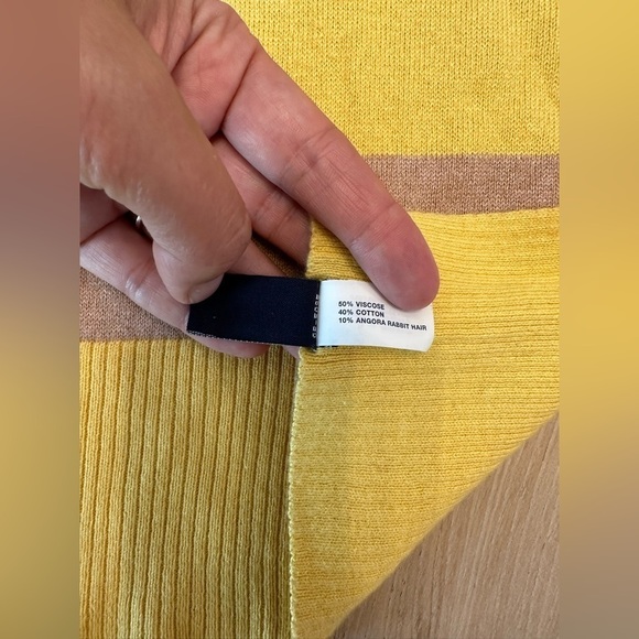 Gap Yellow & Beige Stripes Scarf 🧣 - Picture 3 of 5